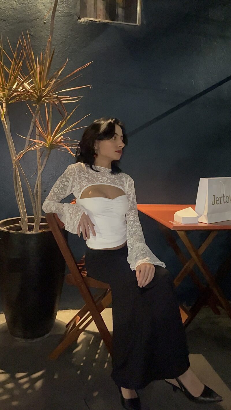 Blusa Neve e Colar Rosa Branca - Imagem 5